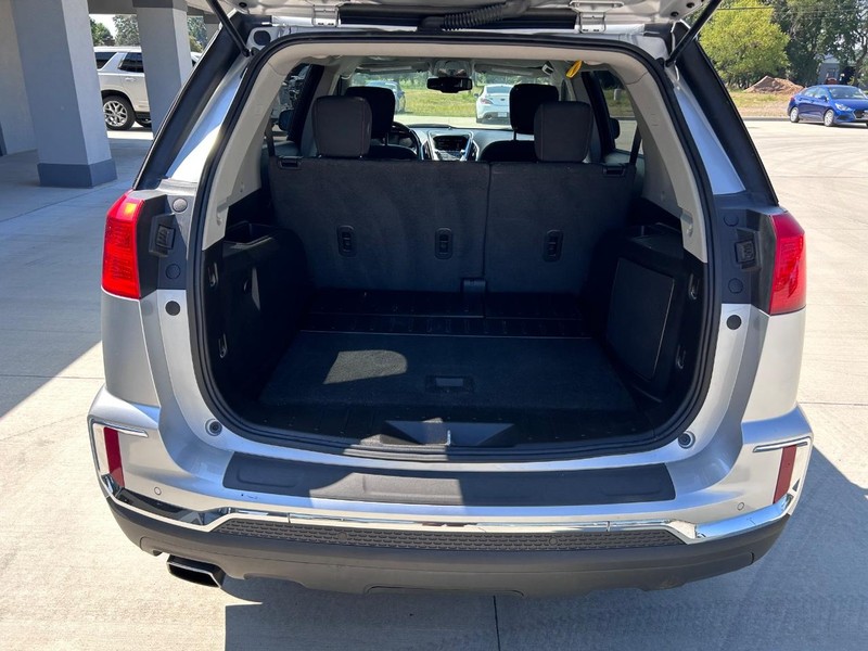 GMC Terrain Vehicle Full-screen Gallery Image 5