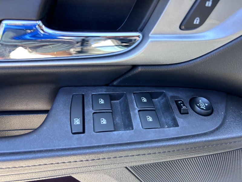 GMC Terrain Vehicle Full-screen Gallery Image 16