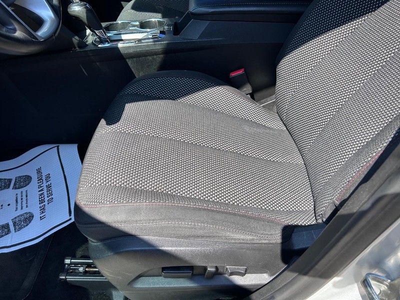 GMC Terrain Vehicle Full-screen Gallery Image 17