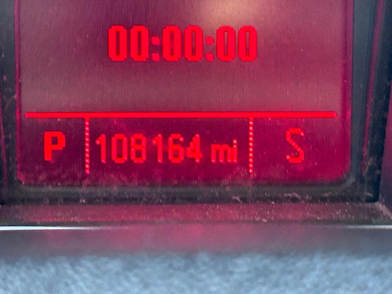 GMC Terrain Vehicle Full-screen Gallery Image 18