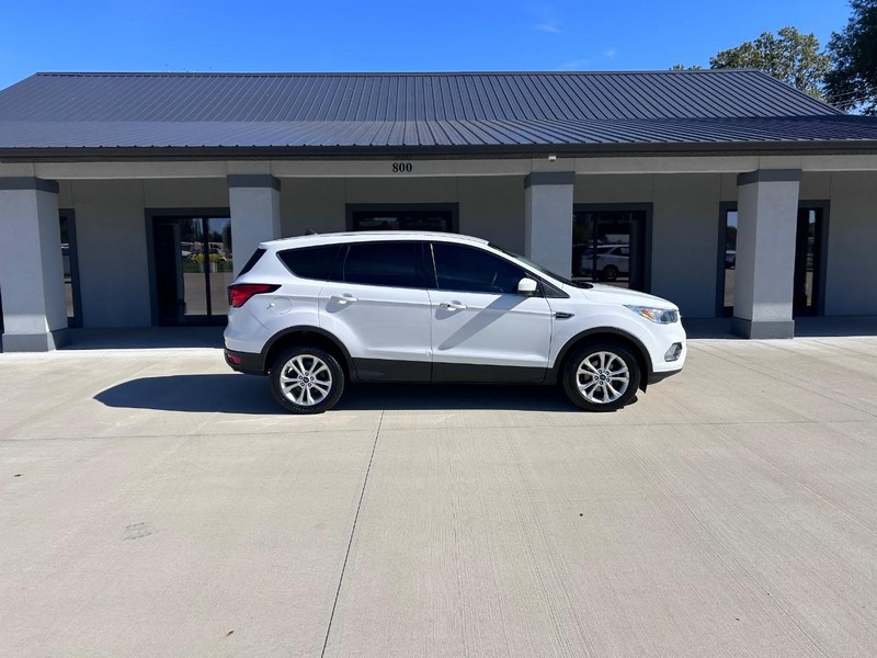 Ford Escape Vehicle Full-screen Gallery Image 2