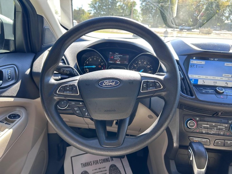 Ford Escape Vehicle Full-screen Gallery Image 9