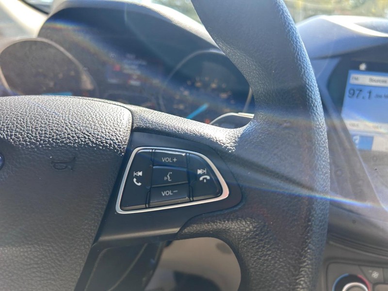 Ford Escape Vehicle Full-screen Gallery Image 11