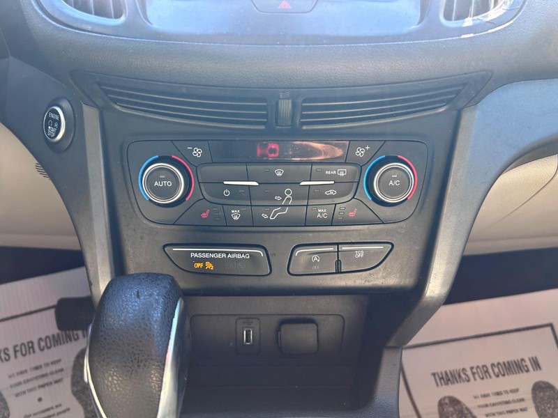 Ford Escape Vehicle Full-screen Gallery Image 13