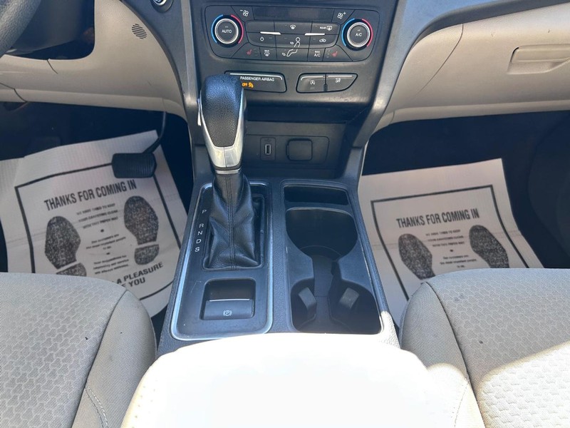 Ford Escape Vehicle Full-screen Gallery Image 14