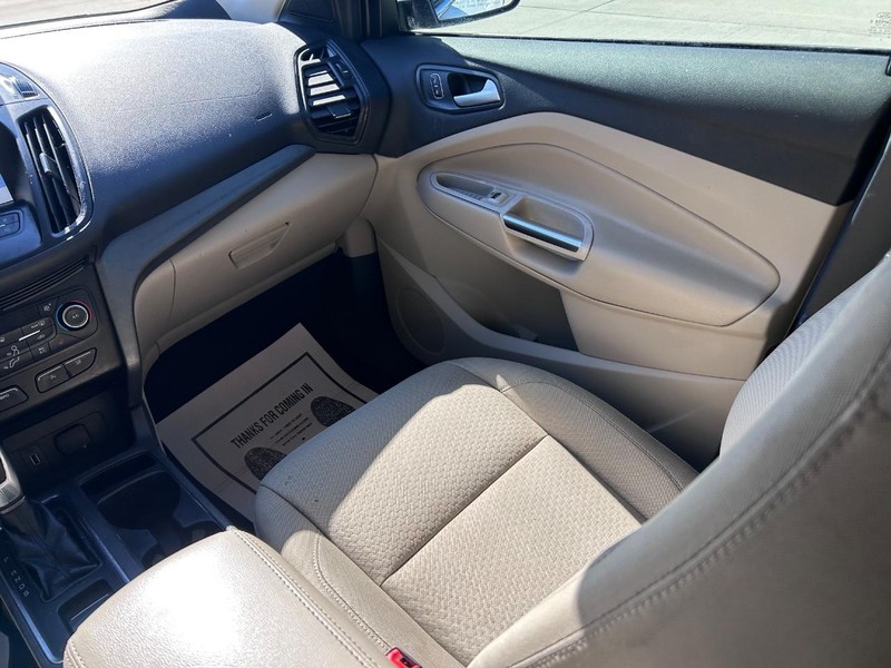 Ford Escape Vehicle Full-screen Gallery Image 15