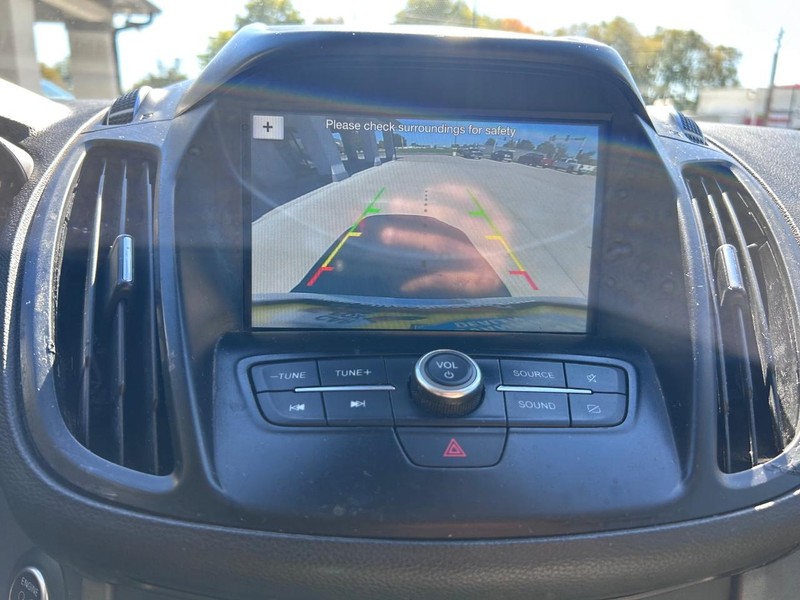 Ford Escape Vehicle Full-screen Gallery Image 19