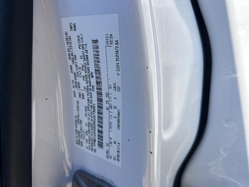 Ford Escape Vehicle Full-screen Gallery Image 20