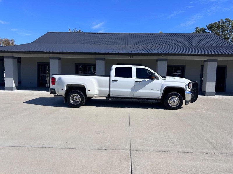 GMC Sierra 3500HD Vehicle Full-screen Gallery Image 2