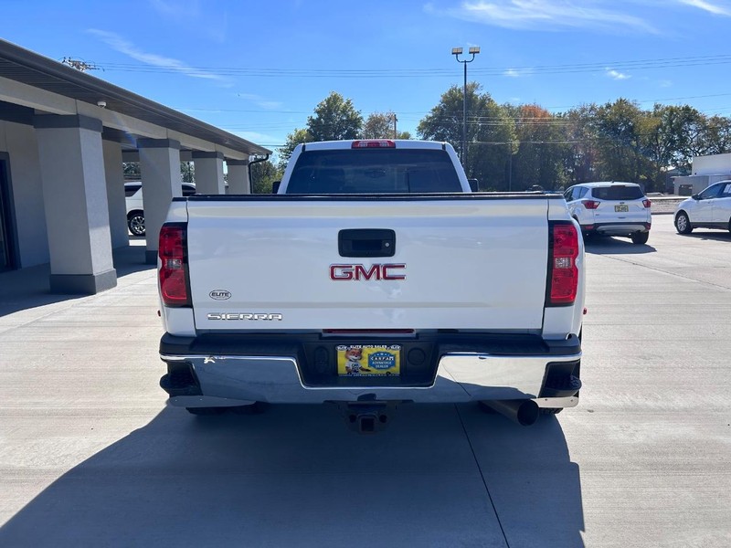 GMC Sierra 3500HD Vehicle Full-screen Gallery Image 4