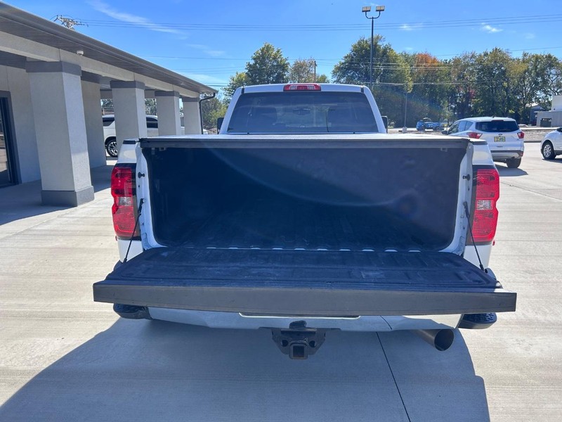 GMC Sierra 3500HD Vehicle Full-screen Gallery Image 5