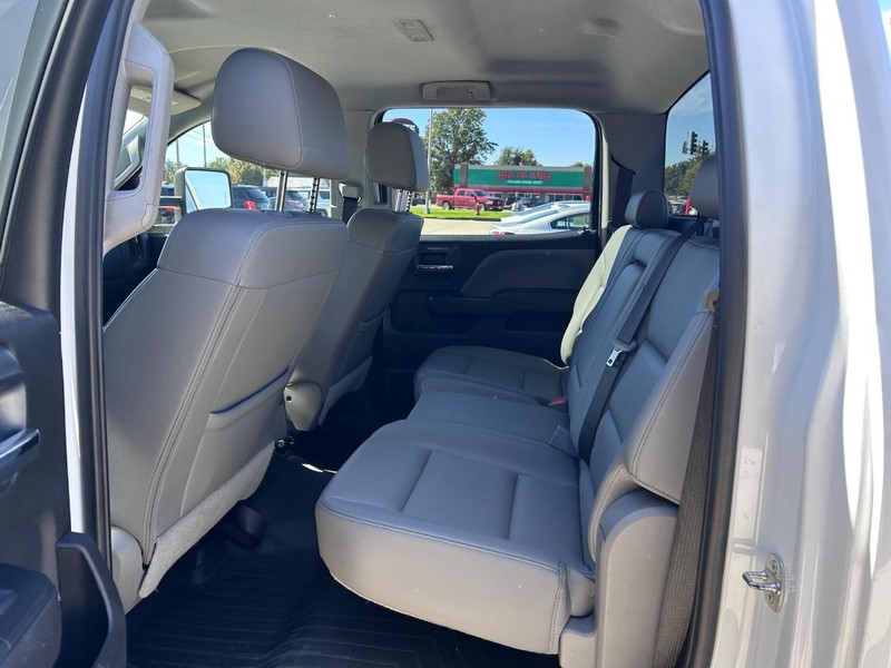 GMC Sierra 3500HD Vehicle Full-screen Gallery Image 7