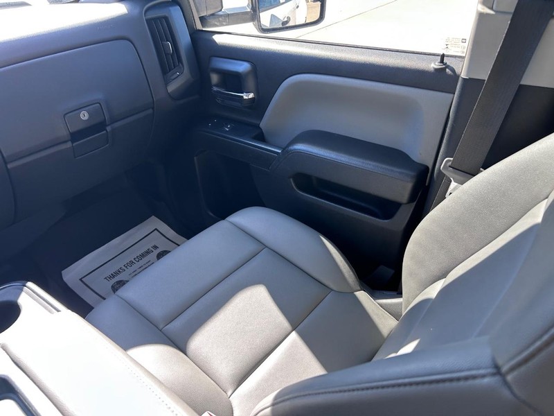 GMC Sierra 3500HD Vehicle Full-screen Gallery Image 13