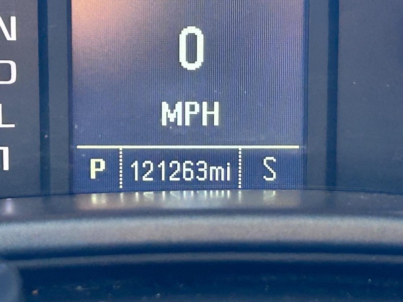 GMC Sierra 3500HD Vehicle Full-screen Gallery Image 16