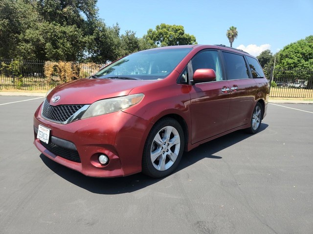 Toyota Sienna SE - Pomona CA