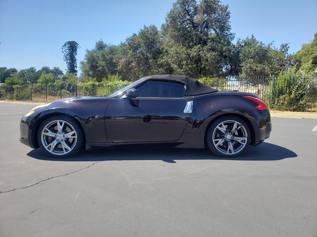 2010 Nissan 370Z Touring's photo