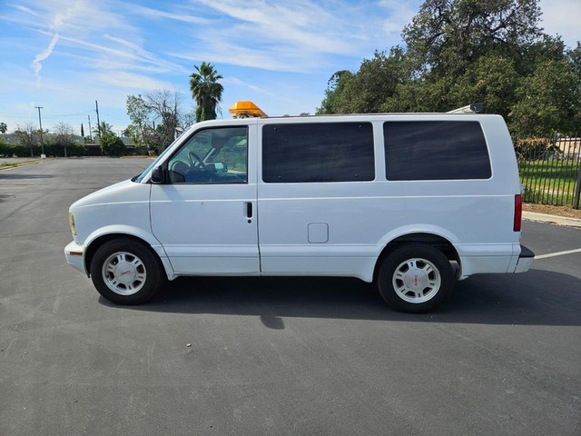 2004 GMC Safari Base