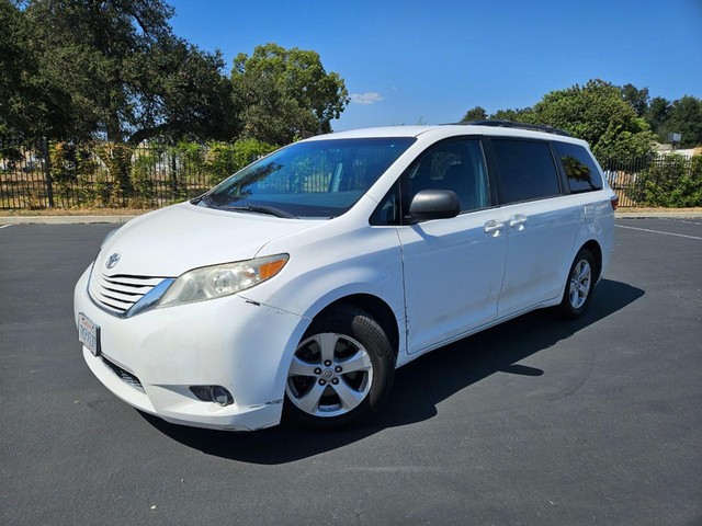 Toyota Sienna LE - Pomona CA
