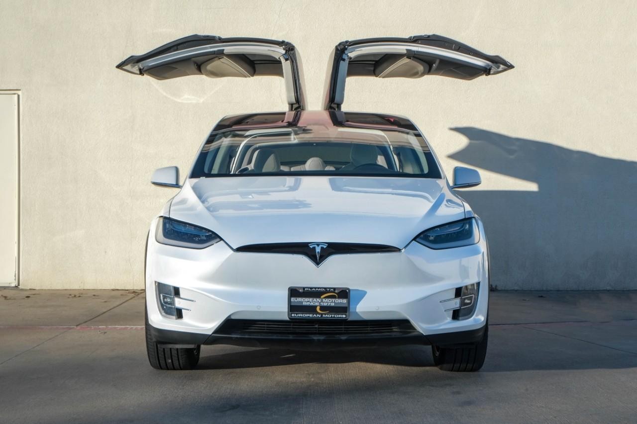 Tesla Model X Vehicle Main Gallery Image 05