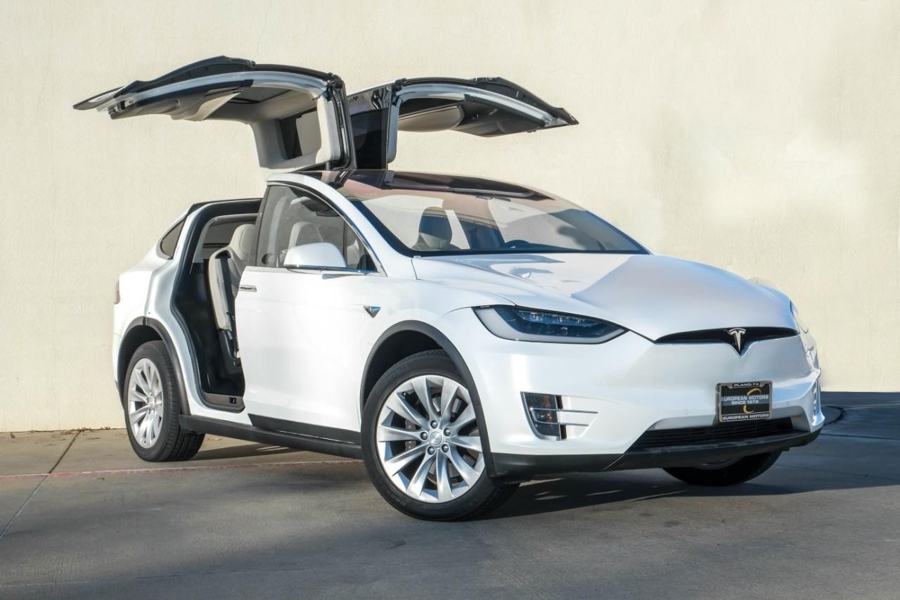 Tesla Model X Vehicle Main Gallery Image 07