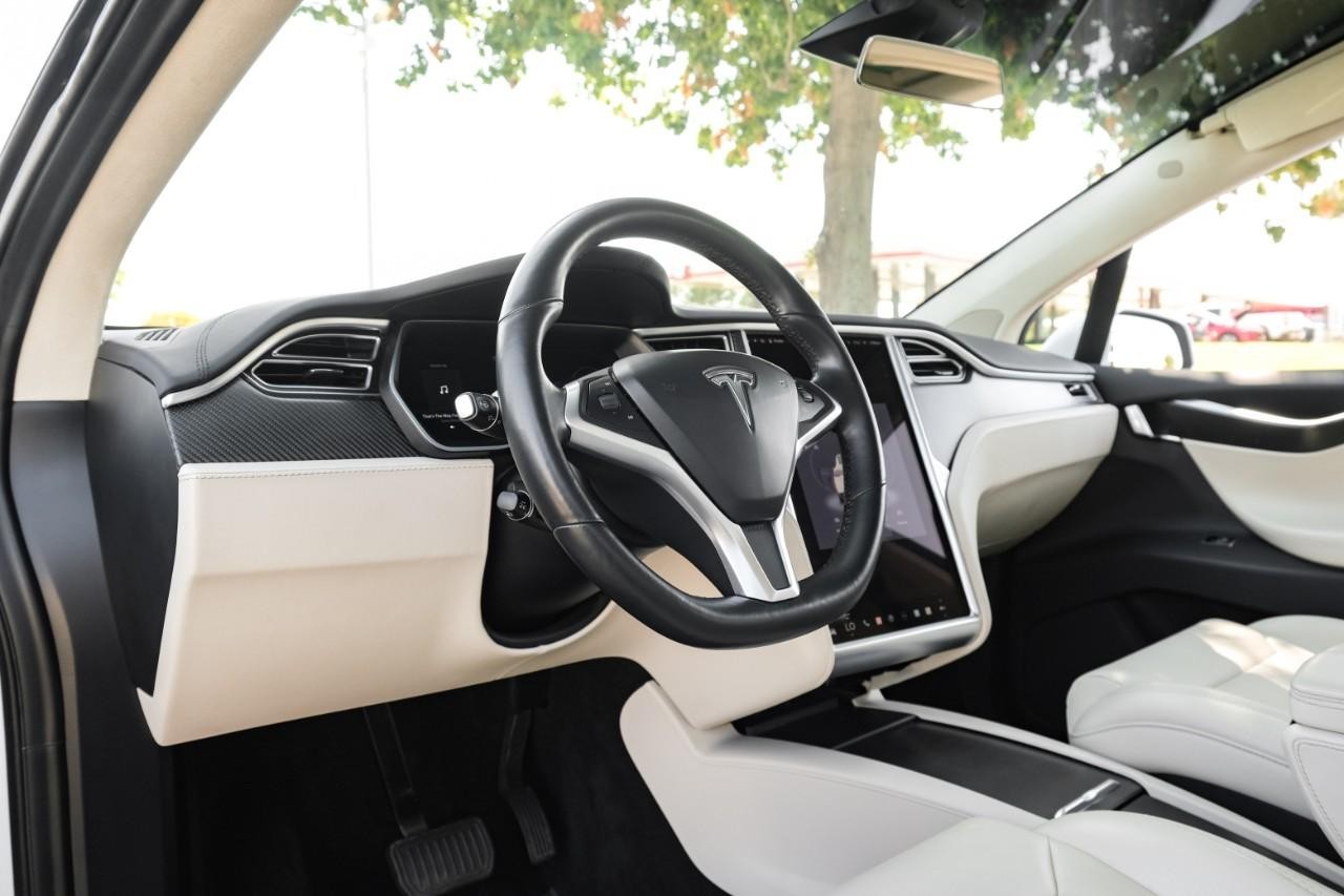 Tesla Model X Vehicle Main Gallery Image 17