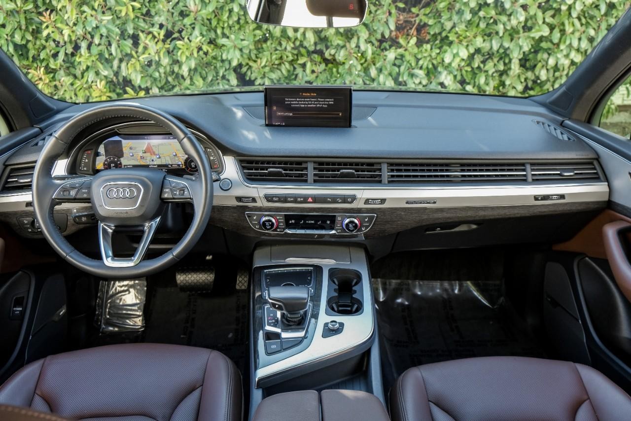 Audi Q7 Vehicle Main Gallery Image 12