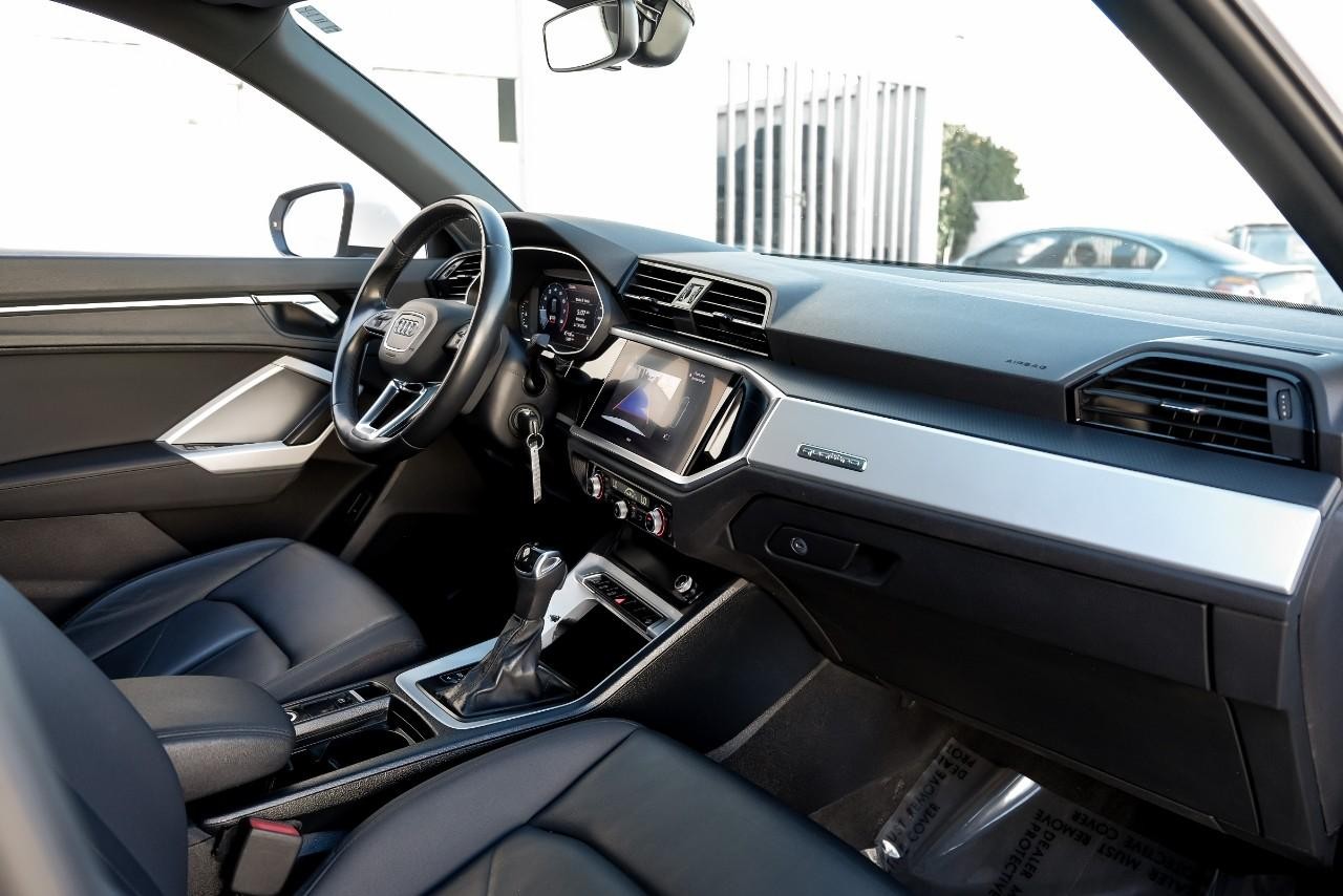 Audi Q3 Vehicle Main Gallery Image 13