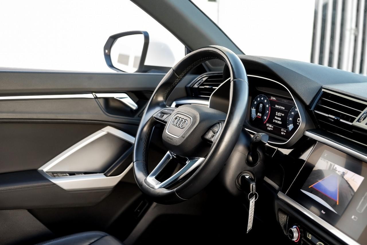 Audi Q3 Vehicle Main Gallery Image 17