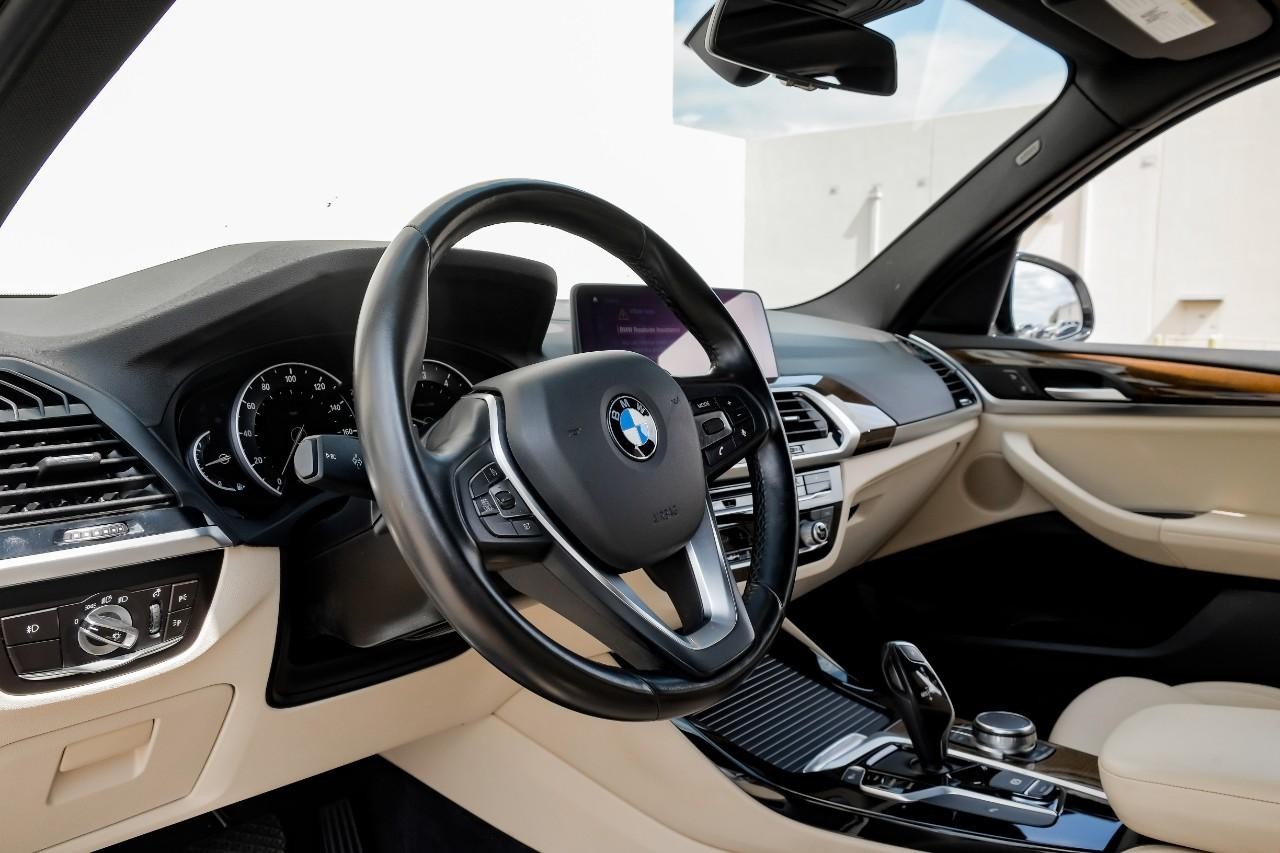 BMW X3 Vehicle Main Gallery Image 03