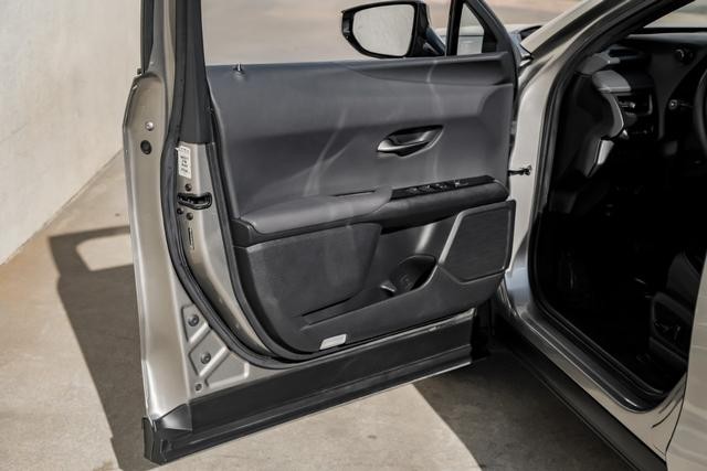 Lexus UX 200 Vehicle Main Gallery Image 51