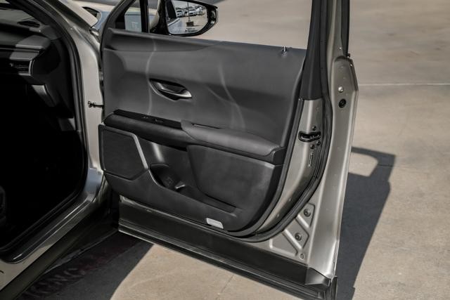 Lexus UX 200 Vehicle Main Gallery Image 53