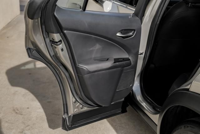 Lexus UX 200 Vehicle Main Gallery Image 54
