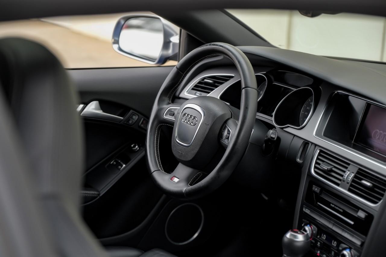 Audi S5 Vehicle Main Gallery Image 16