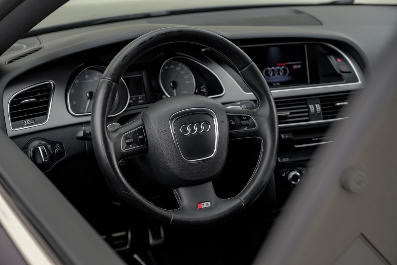 Audi S5 Vehicle Main Gallery Image 17
