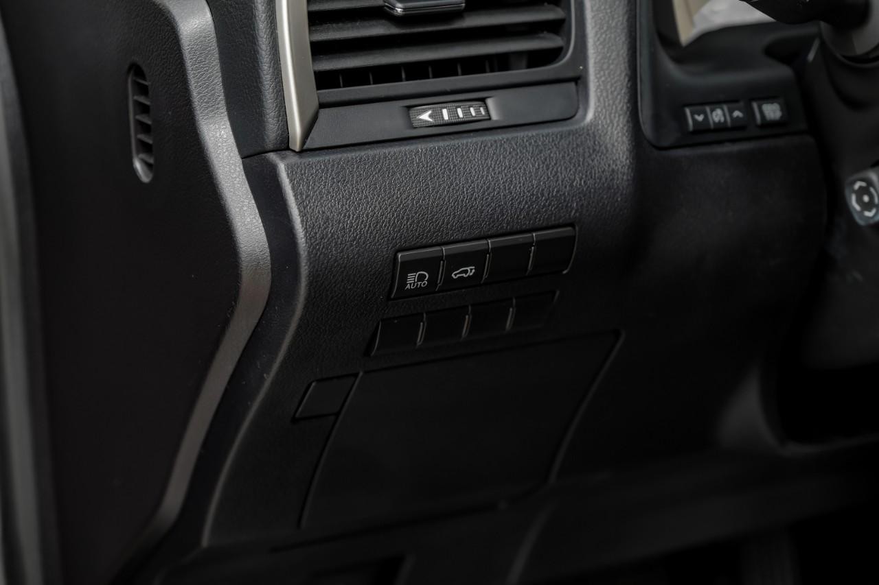 Lexus RX Vehicle Main Gallery Image 30