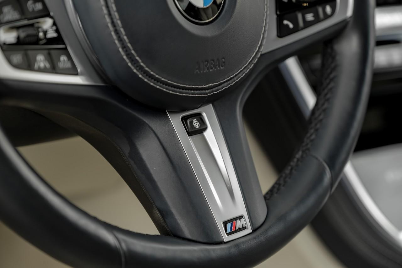 BMW 8 Series Vehicle Main Gallery Image 19