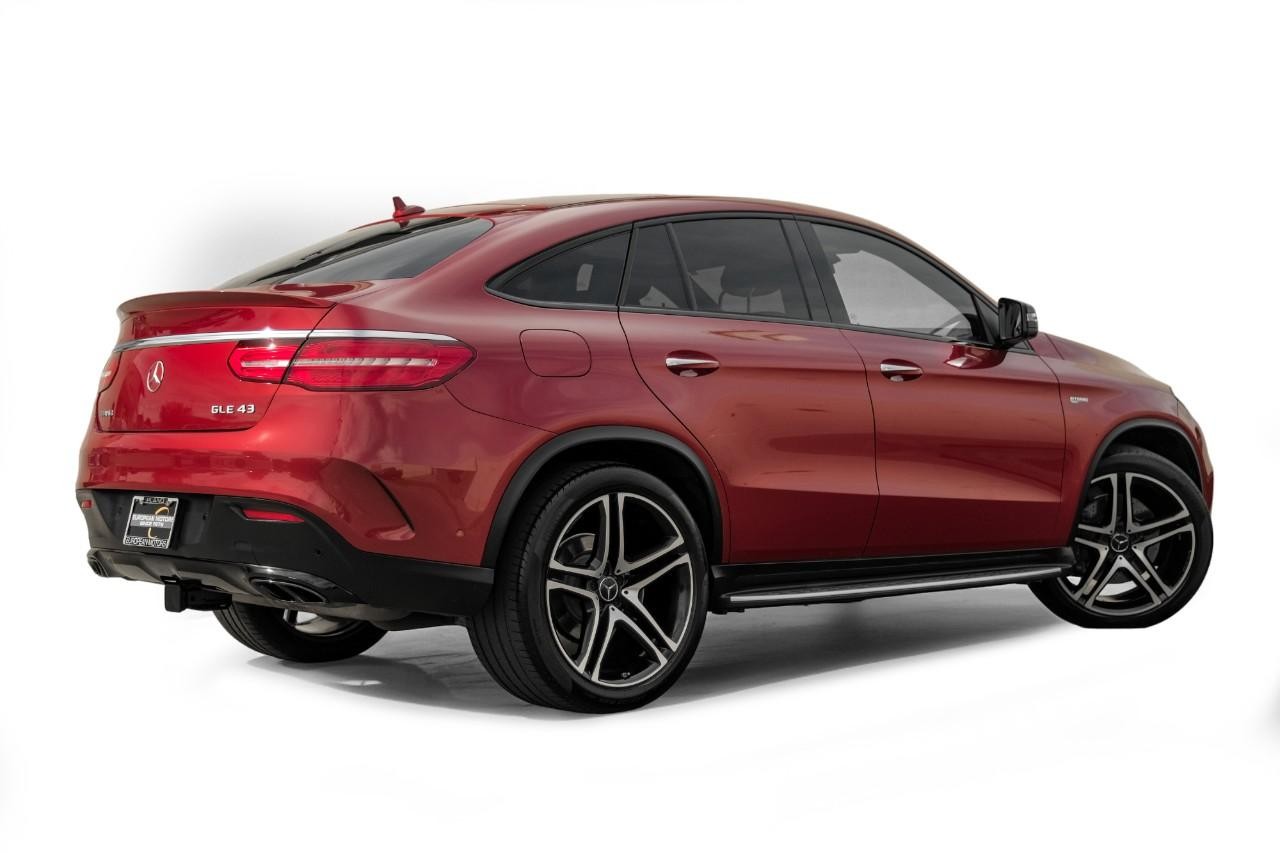 Mercedes-Benz GLE Vehicle Main Gallery Image 09