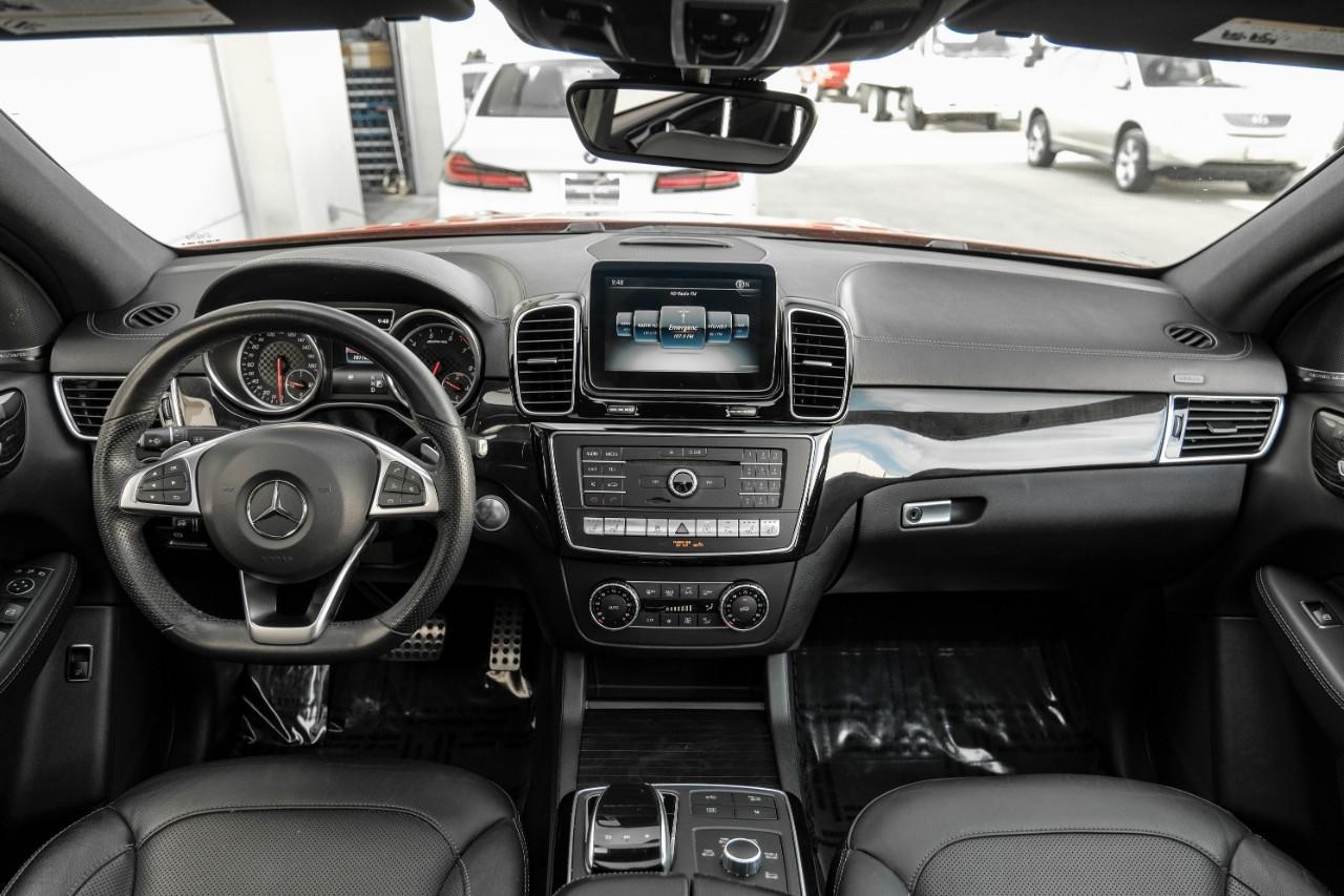 Mercedes-Benz GLE Vehicle Main Gallery Image 17