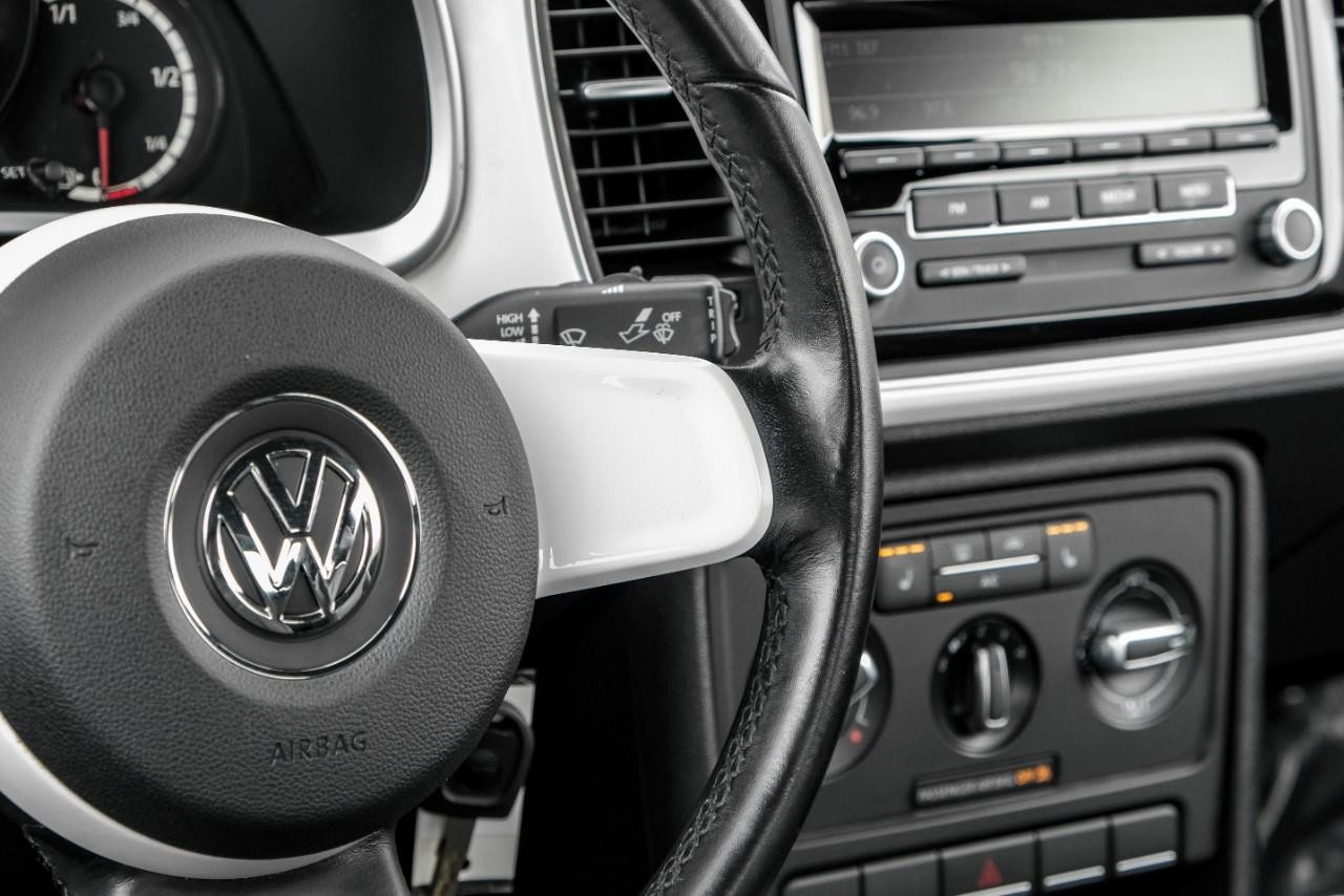 Volkswagen Beetle Coupe Vehicle Main Gallery Image 17