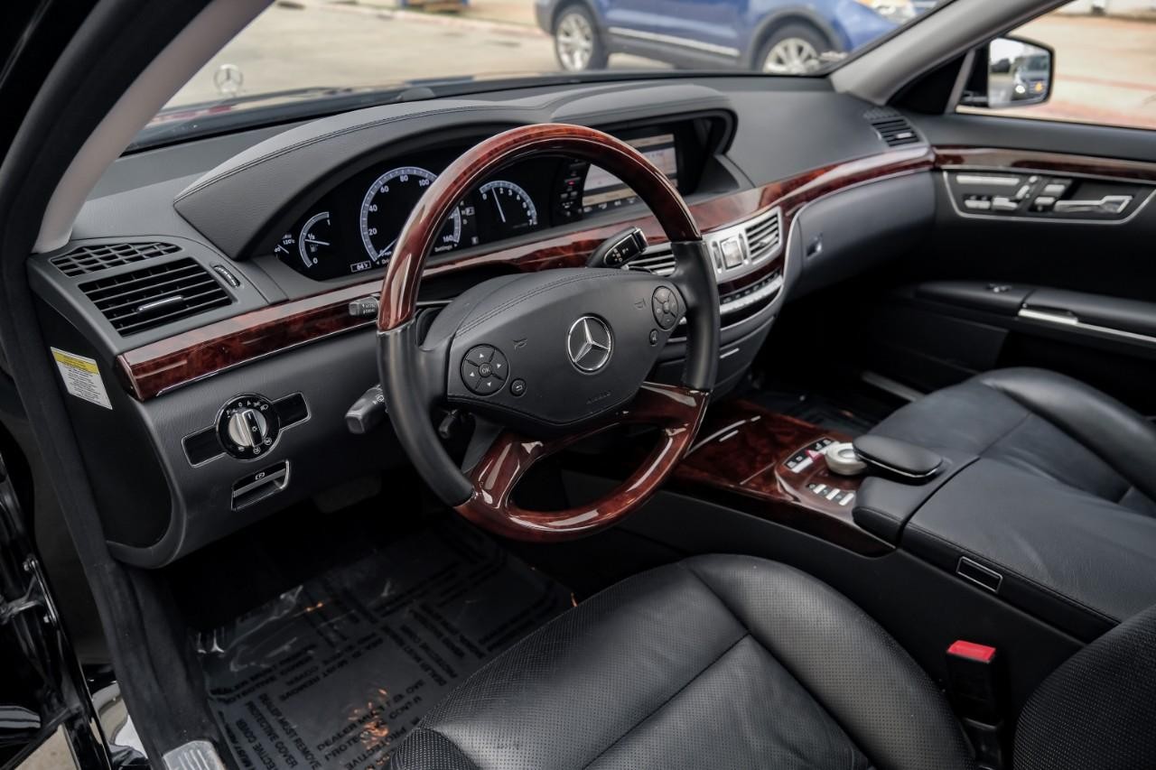 Mercedes-Benz S 550 Vehicle Main Gallery Image 03