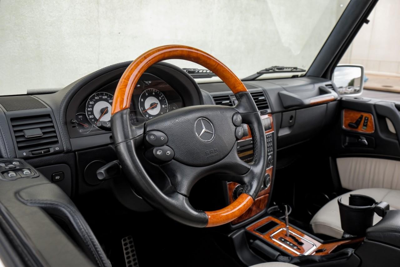 Mercedes-Benz G-Class Vehicle Main Gallery Image 03