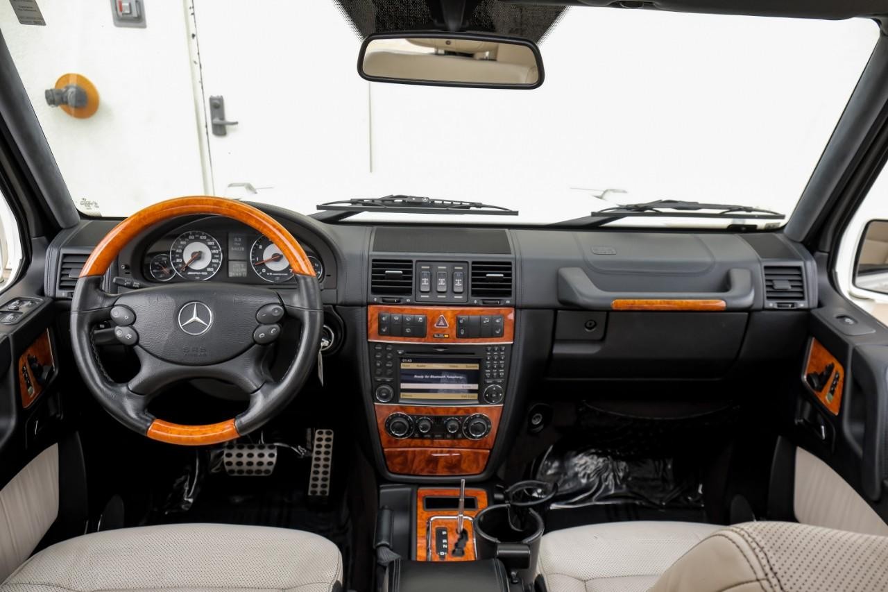 Mercedes-Benz G-Class Vehicle Main Gallery Image 16