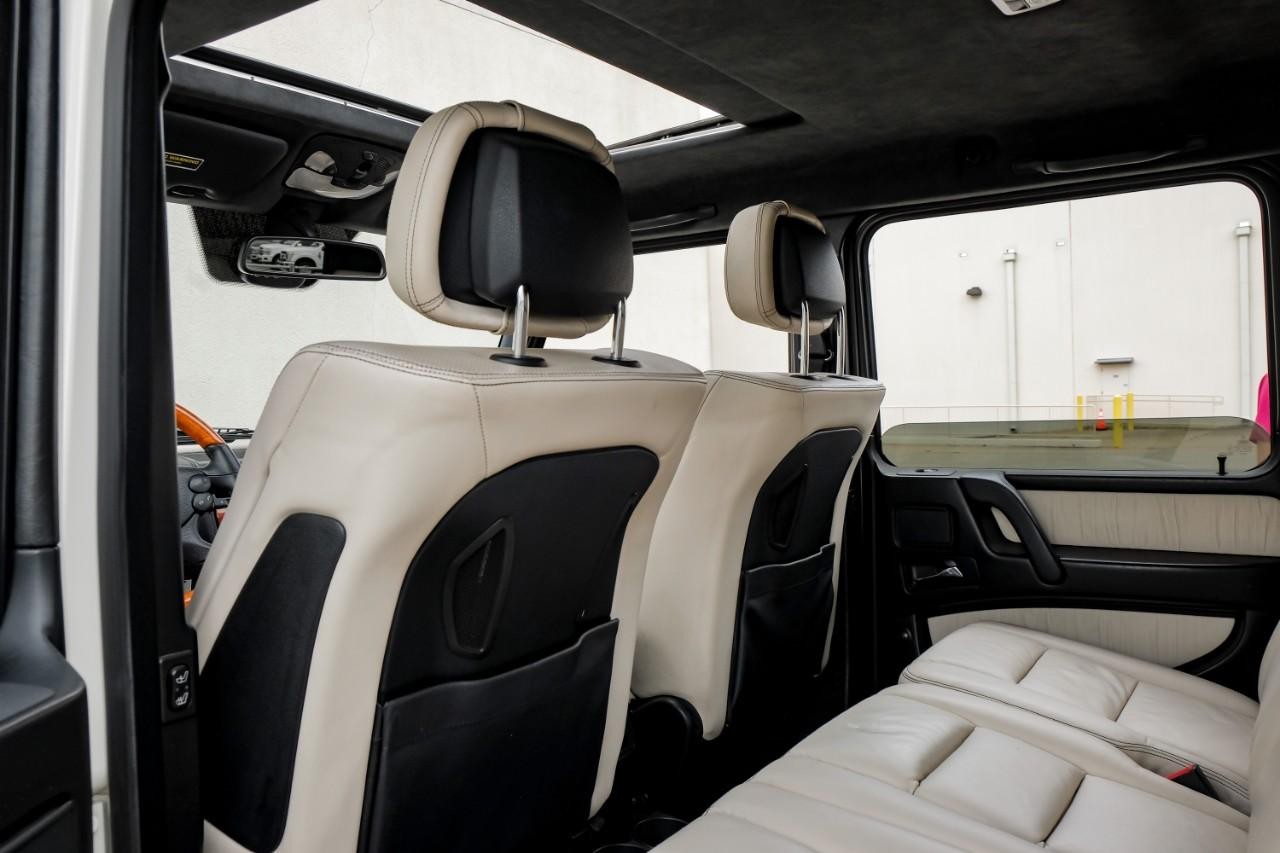 Mercedes-Benz G-Class Vehicle Main Gallery Image 33