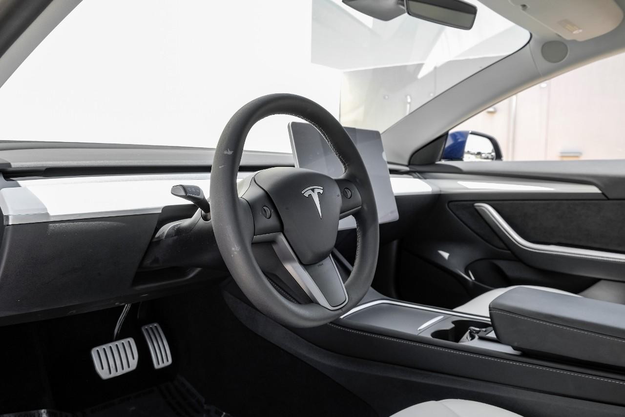 Tesla Model 3 Vehicle Main Gallery Image 17