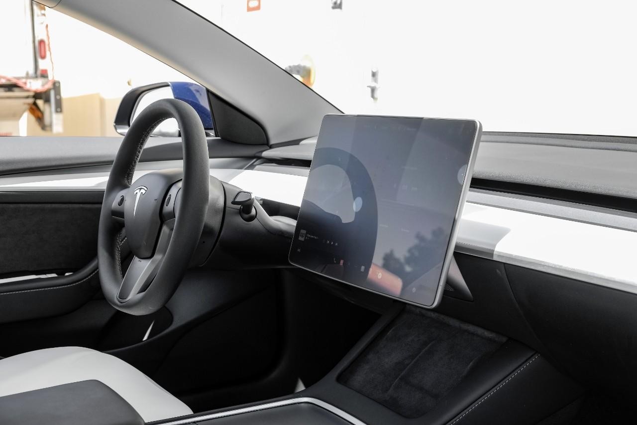 Tesla Model 3 Vehicle Main Gallery Image 23