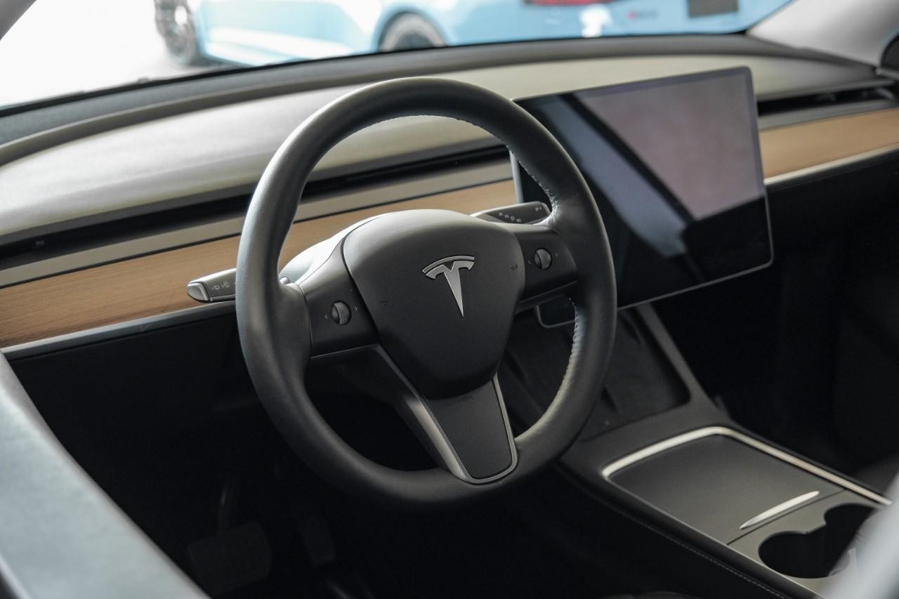 Tesla Model Y Vehicle Main Gallery Image 17