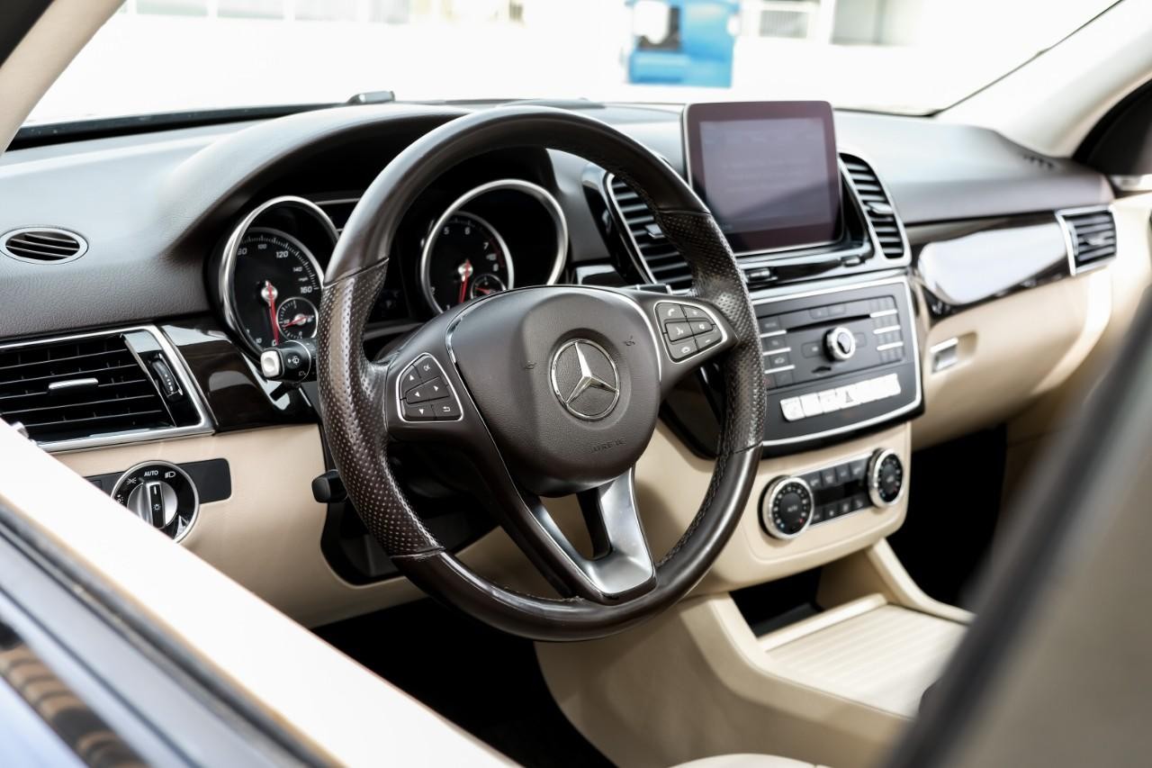 Mercedes-Benz GLE 350 Vehicle Main Gallery Image 18