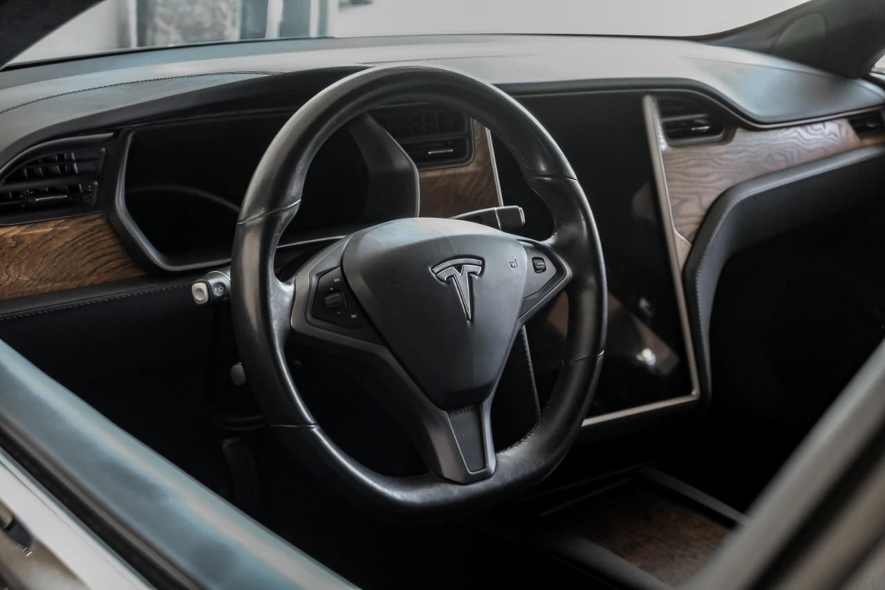 Tesla Model S Vehicle Main Gallery Image 18