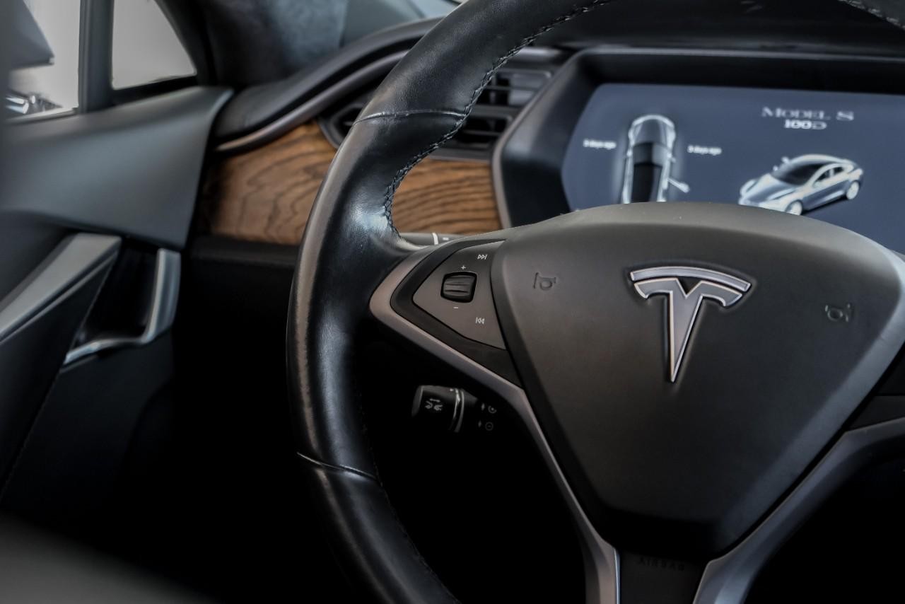 Tesla Model S Vehicle Main Gallery Image 19