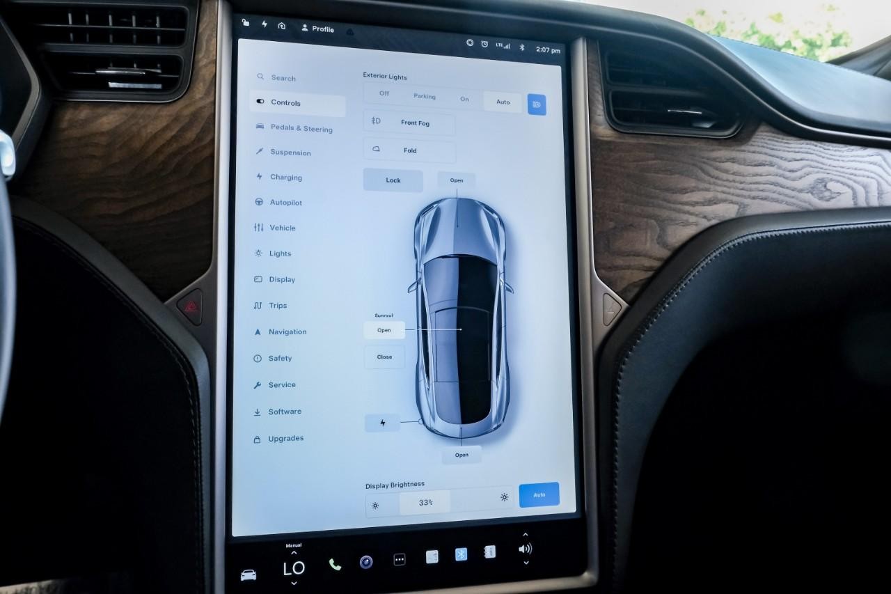 Tesla Model S Vehicle Main Gallery Image 27